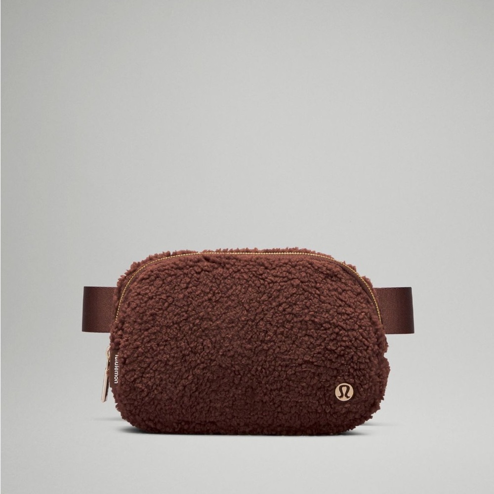 COPY - NWT Lululemon Everywhere Belt Bag